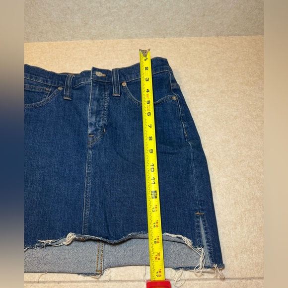 Madewell Denim Mini Skirt Distressed Raw Hem Size 25 Dark Wash - Picture 5 of 10